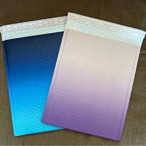 Ombré 4-pack 9”x12” padded bubble mailers, 2 of each color - Picture 2 of 3